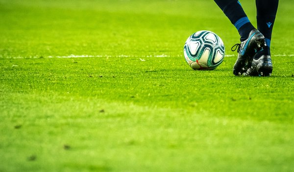 Comment les clubs de football intègrent-ils les principes de durabilité dans leurs infrastructures?